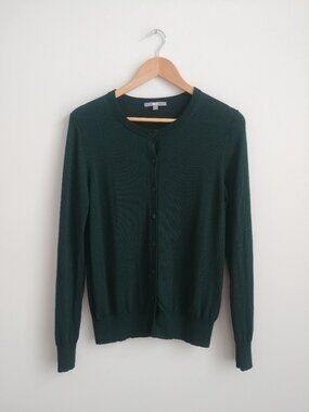 Uniqlo 100% wool lightweight dark forest green cardigan sweater Large runs small